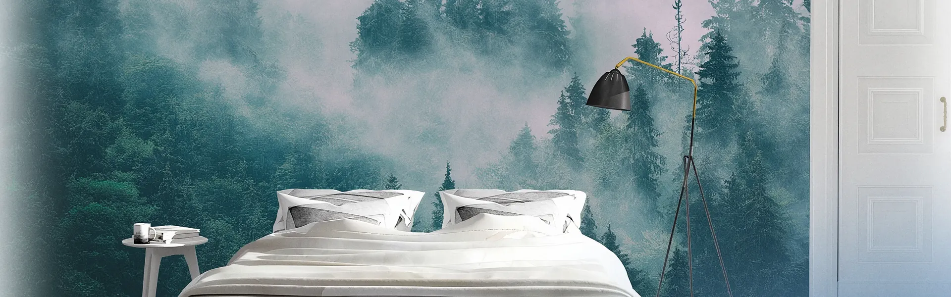 Fototapete Kiefernwald im Nebel an der Wand eines Schlafzimmers