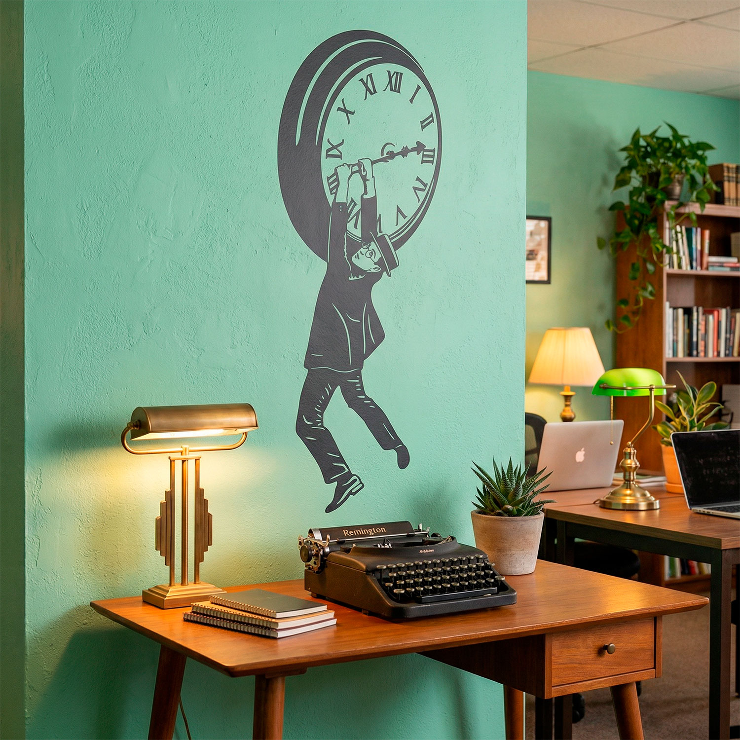 Wandtattoos: Harold Lloyd h&auml;ngt an der Uhr