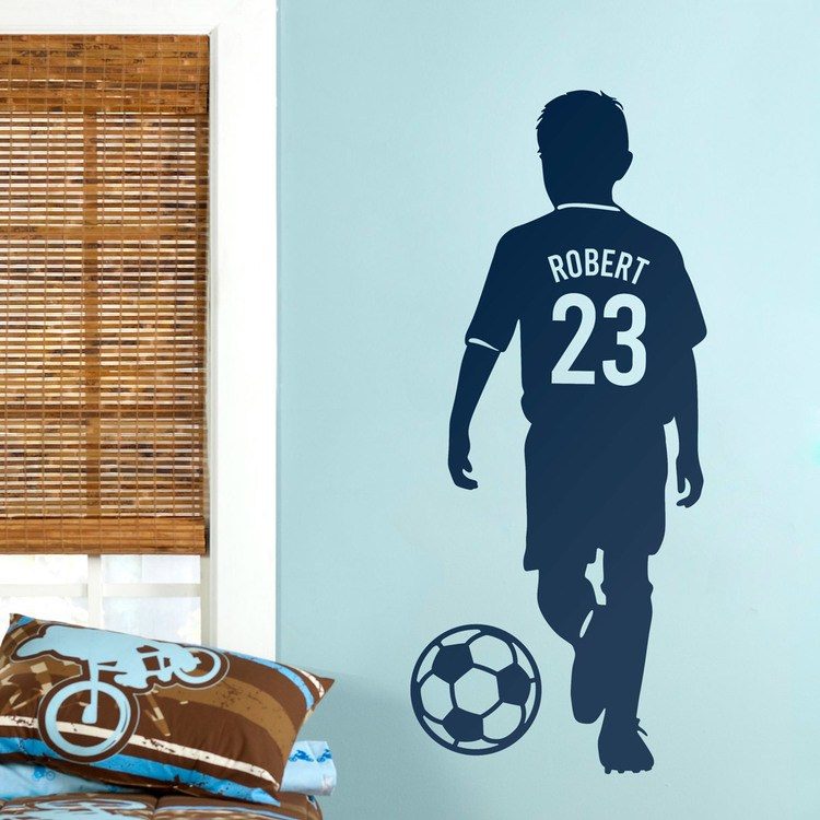 Kinderzimmer Wandtattoo: Silhouette eines Fußballkindes mit personalisierte