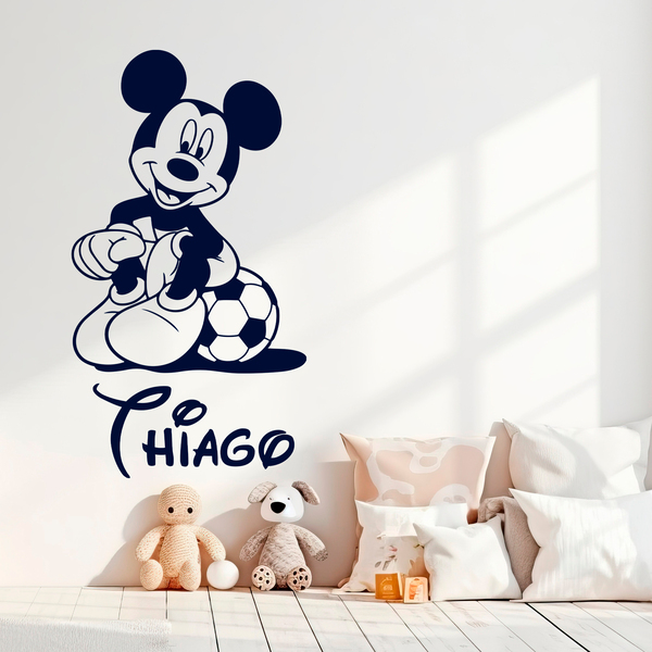 Kinderzimmer Wandtattoo: Micky Maus Fußballsitzen