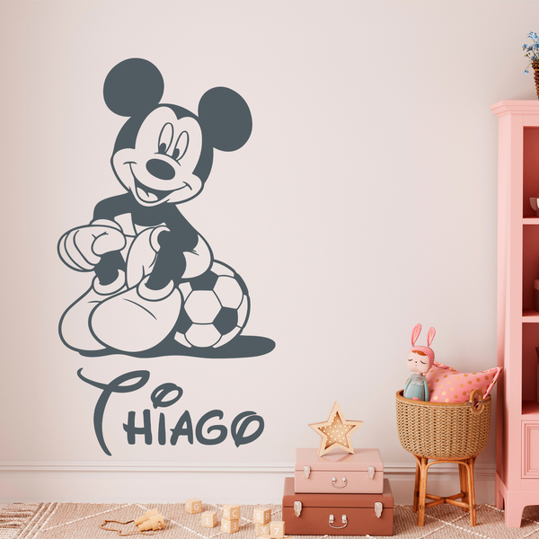 Kinderzimmer Wandtattoo: Micky Maus Fußballsitzen