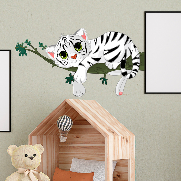 Kinderzimmer Wandtattoo: Weißes Tigerjunges auf einer Niederlassung