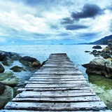 Fototapeten: Fußgängerbrücke zwischen den Felsen 2