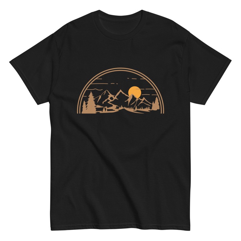 T-shirts: Berg-Skyline und Sonnenuntergang