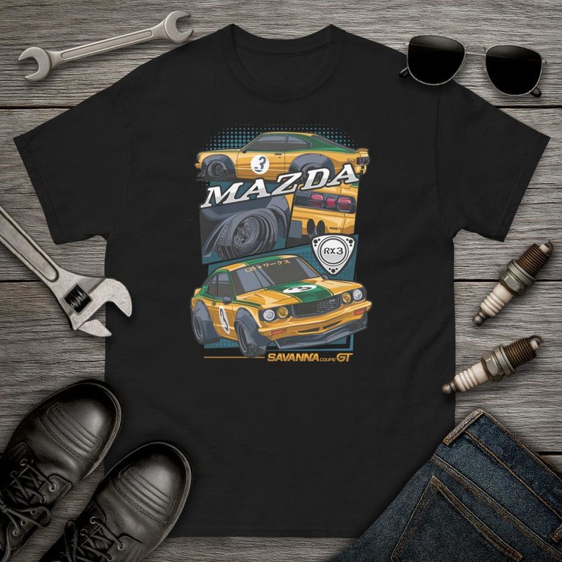 T-shirts: Mazda RX-3 mit Nummer 3 und Rennlogos