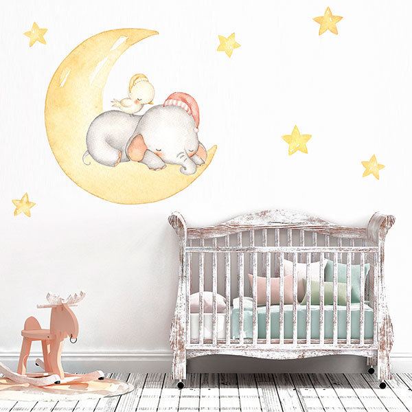 Kinderzimmer Wandtattoo: Elefant und Küken schlafen auf dem Mond.