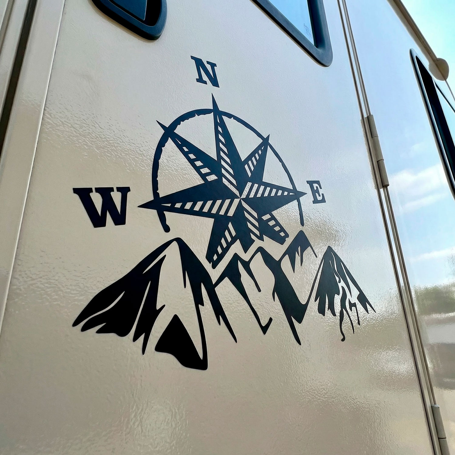 Wohnmobil aufkleber: Kompassrose in den Bergen