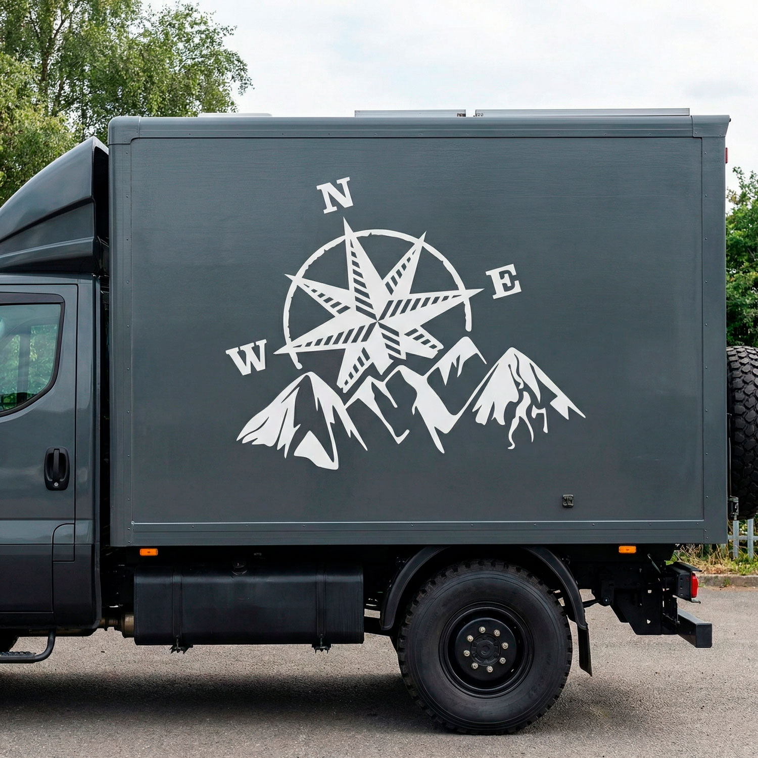 Wohnmobil aufkleber: Kompassrose in den Bergen
