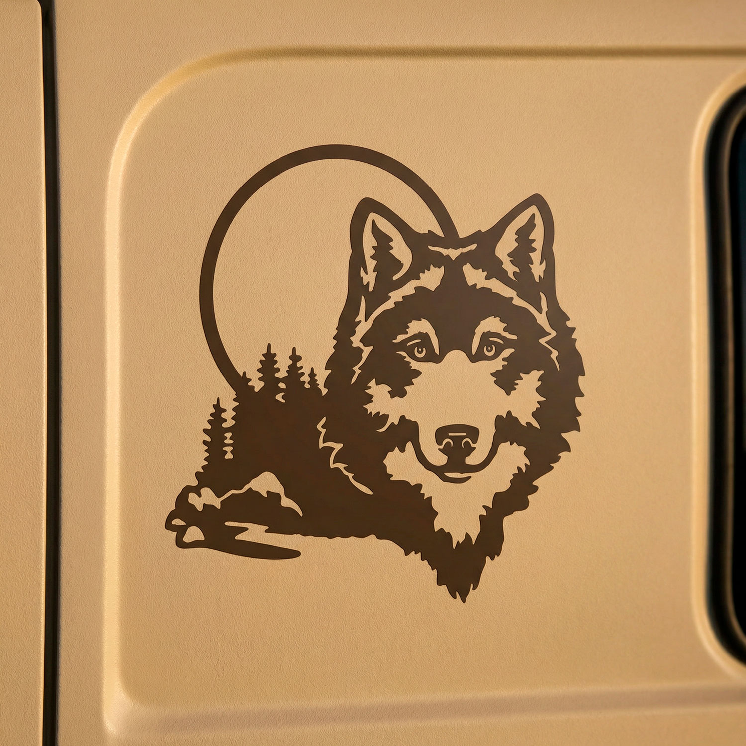 Wohnmobil aufkleber: Wolf im Wald