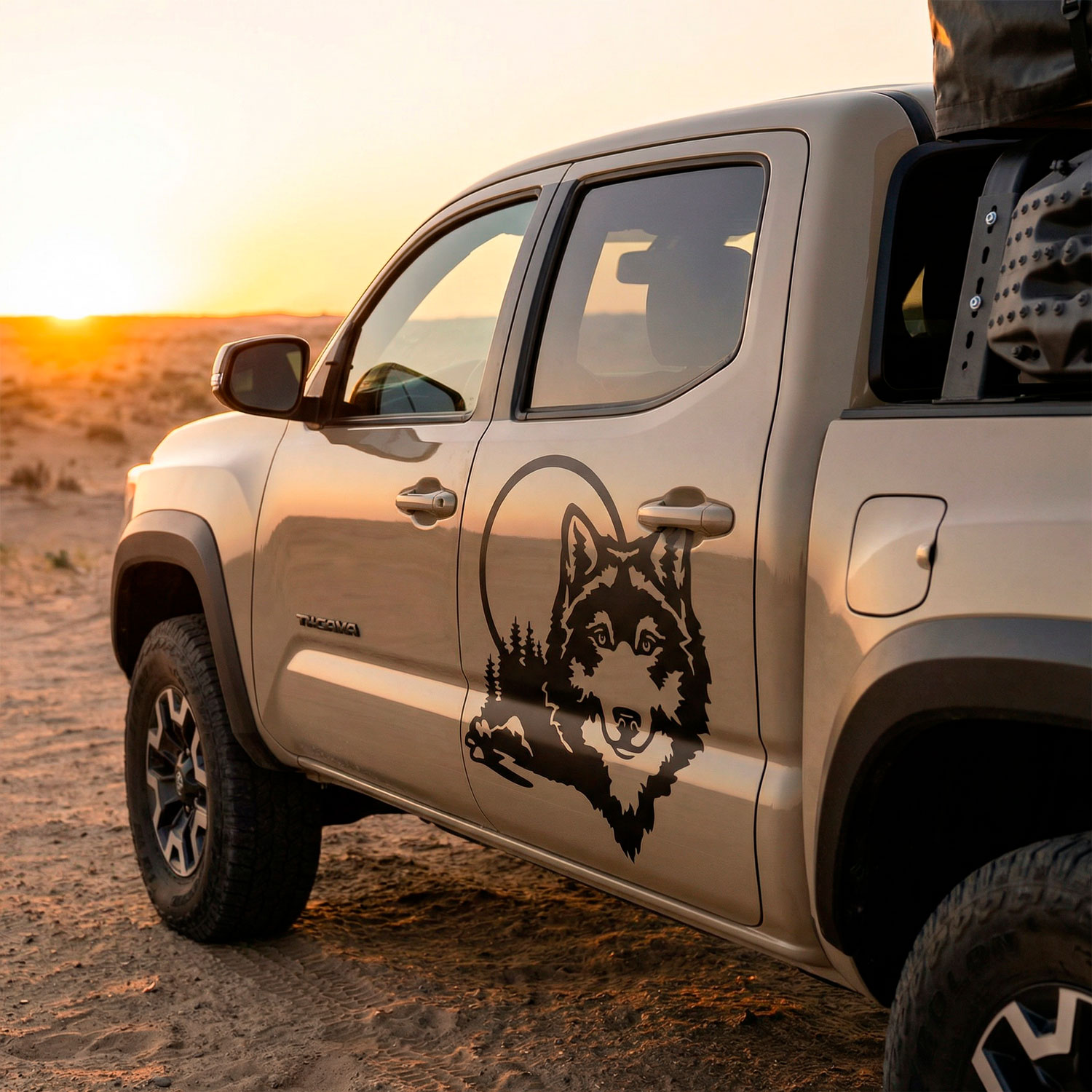 Wohnmobil aufkleber: Wolf im Wald