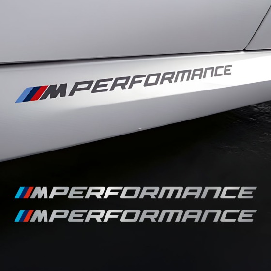 Auto-Aufkleber Tuning: M-Performance-Schriftzug am Seitenschweller eines BMW